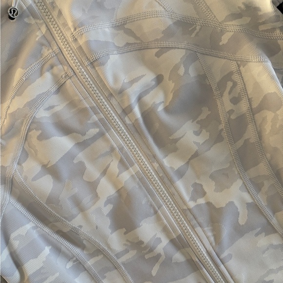 Lululemon Define Jacket, Size 8, white camo. - Picture 4 of 4